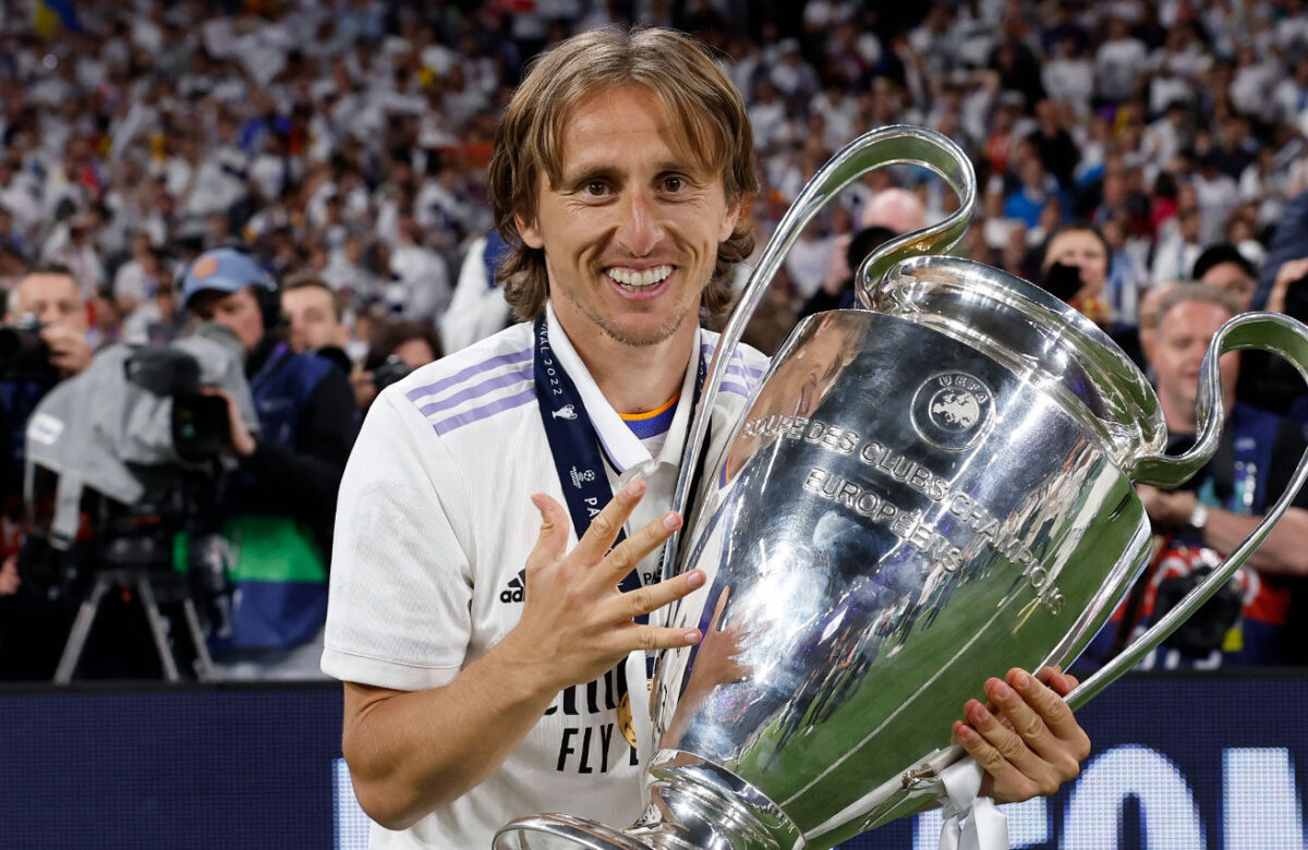 Luka Modrić s trofejí Ligy mistrů