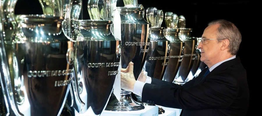 Prezident Realu Florentino Pérez s trofejemi Ligy mistrů