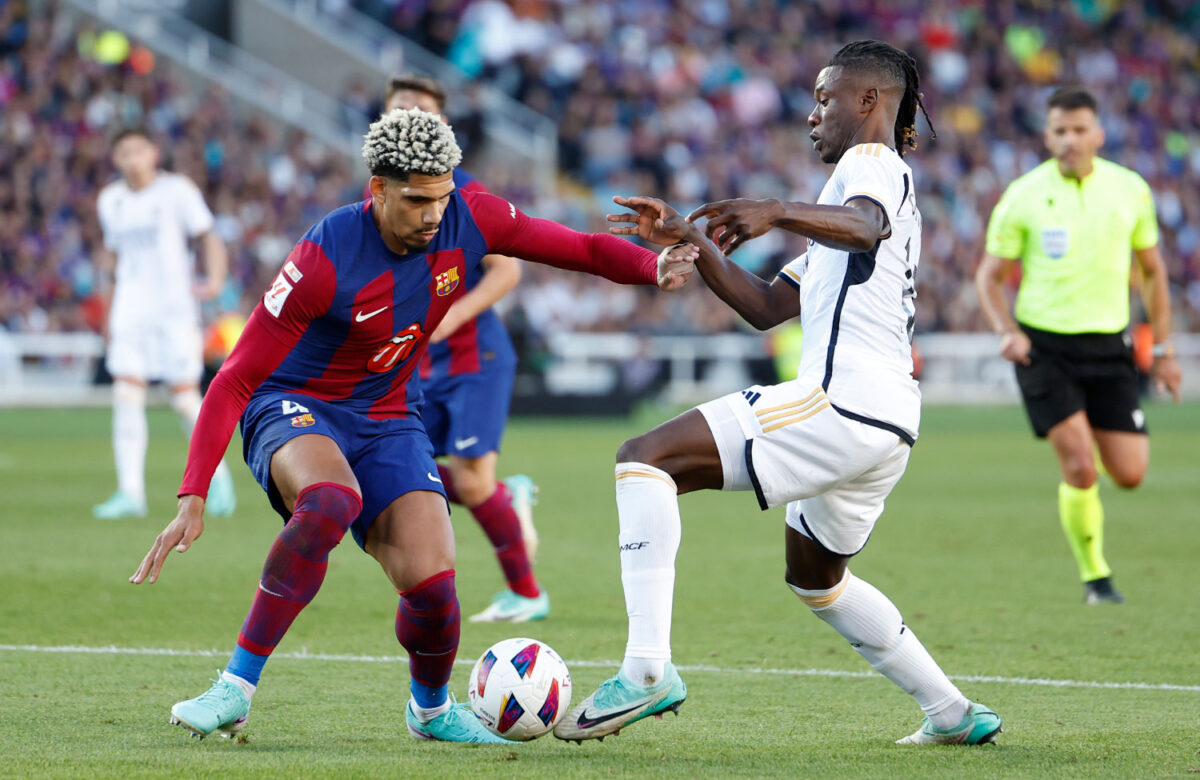 Eduardo Camavinga a Ronald Araújo (zdroj: realmadrid.com)