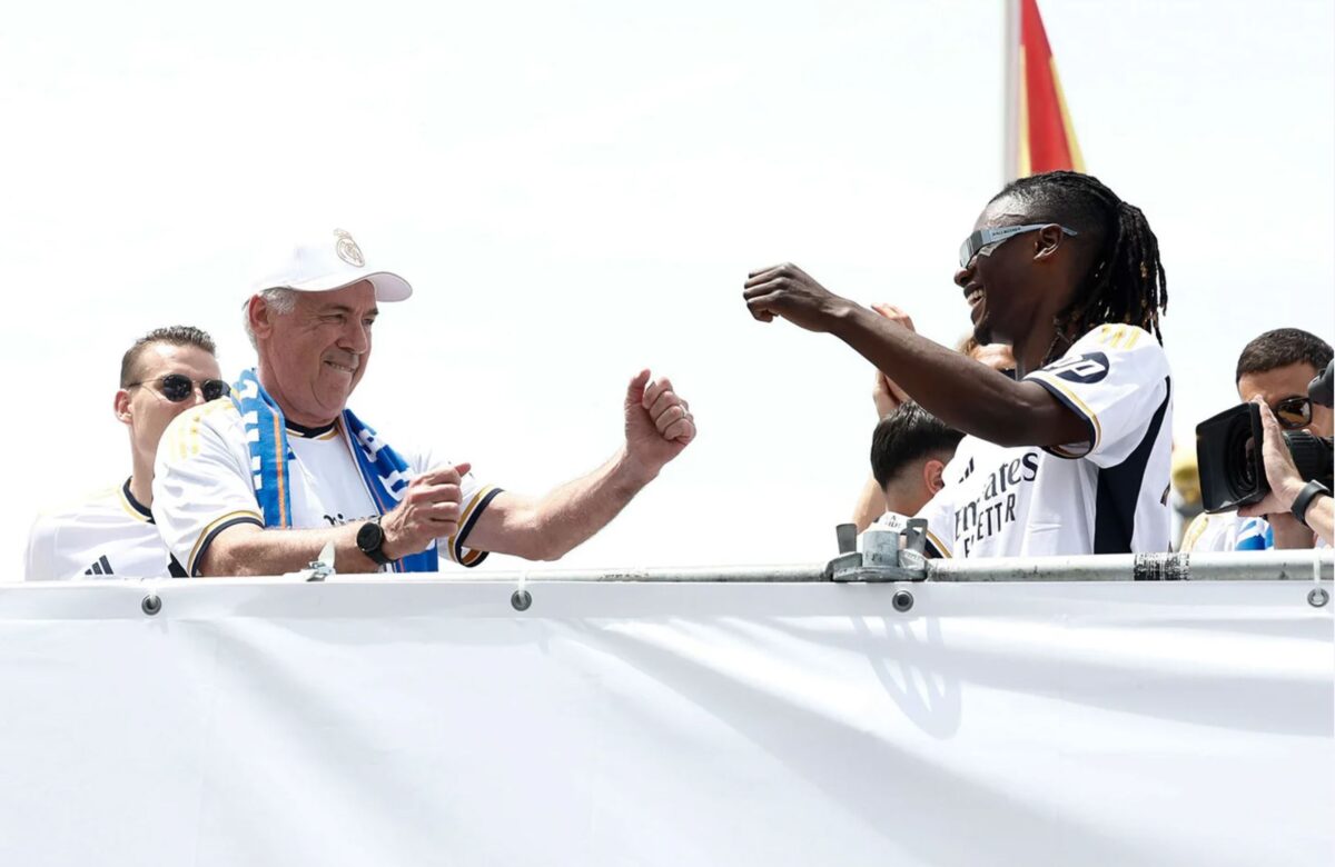 Ancelotti a Camavinga (zdroj: realmadrid.com)