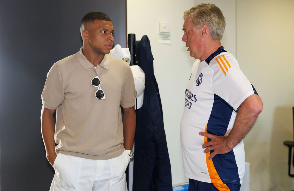 Kylian Mbappé a Carlo Ancelotti (zdroj: realmadrid.com)
