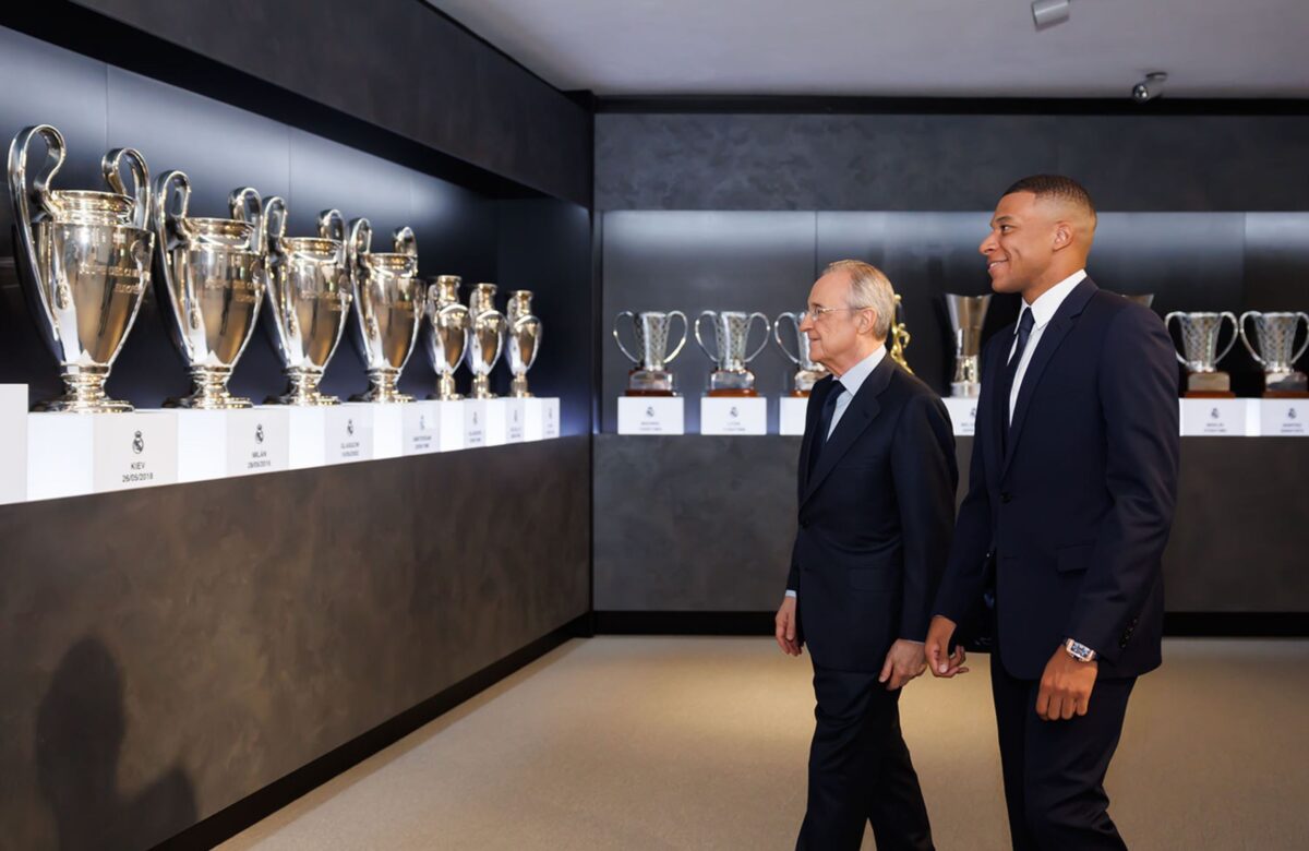 Kylian Mbappé a Florentino Pérez (zdroj: realmadrid.com)