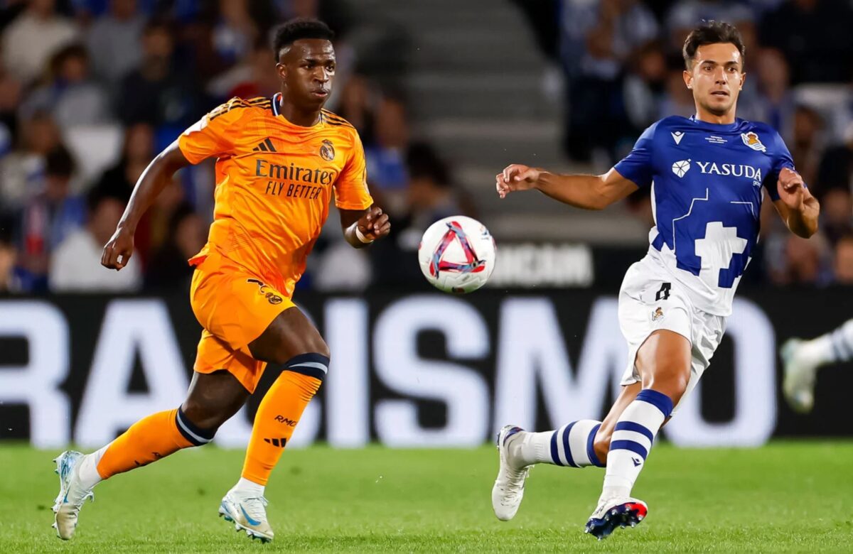 Vinícius a Martín Zubimendi (zdroj: realmadrid.com)