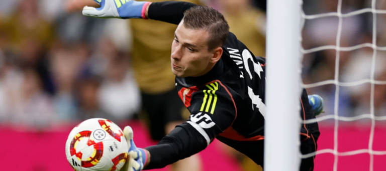 Podpora pro Lunina, nostalgie po Courtoisovi