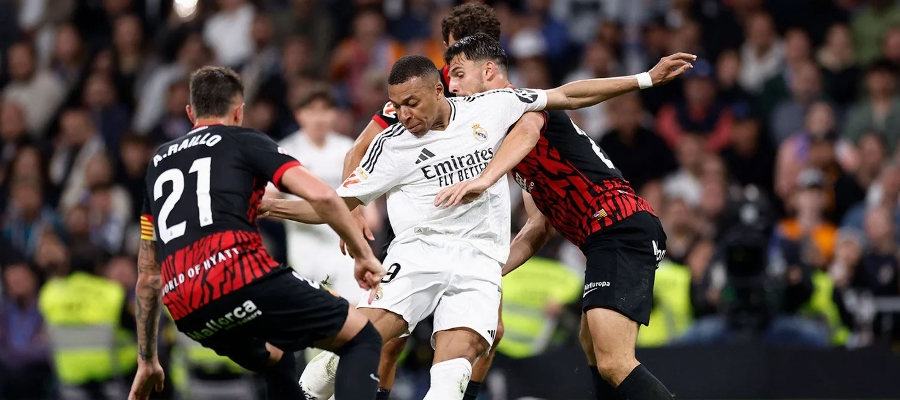 Mbappé odskakuje Lewandowskému, láme další rekordy a bojuje o Zlatou kopačku