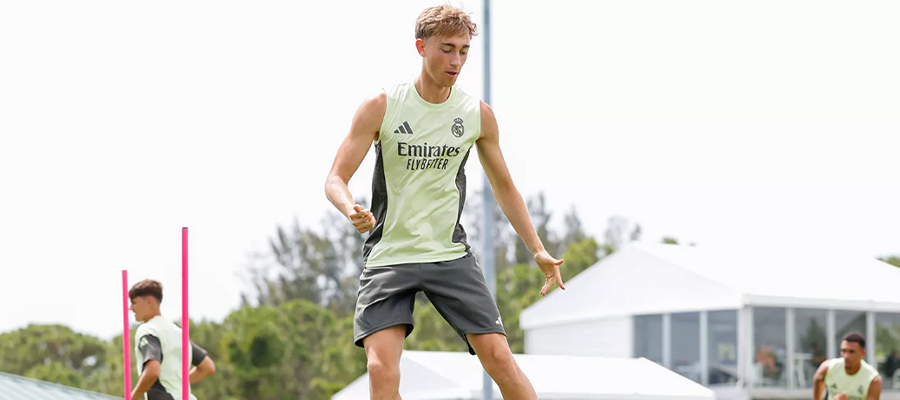 Prostě hraju fotbal. Nic víc za tím není, řekl o své klidné povaze Dean „Chill Guy“ Huijsen