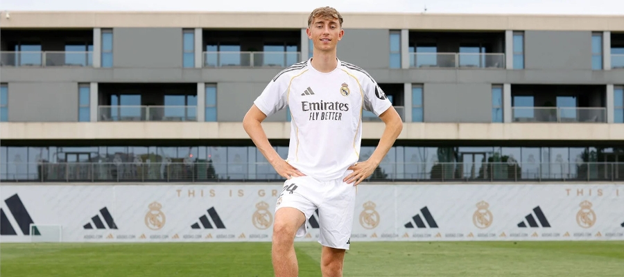 La Liga zaregistrovala Alexander-Arnolda a Huijsena