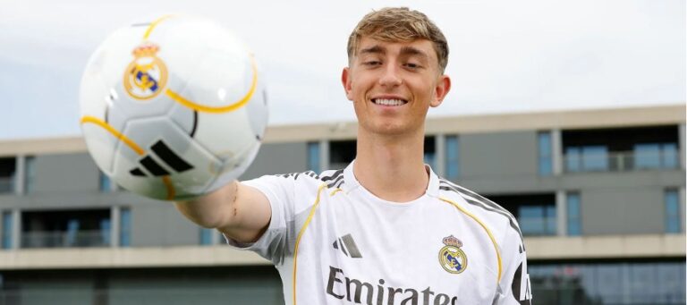 OFICIÁLNĚ: Dean Huijsen opustil sraz španělské reprezentace kvůli svalovým obtížím