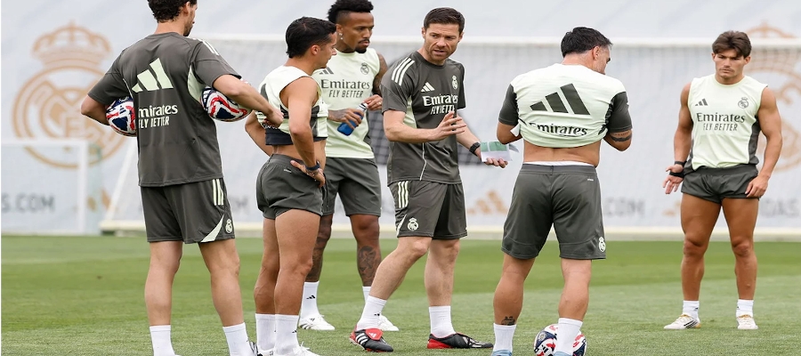 Legendární kopačky Xabiho při tréninku Realu Madrid: Zidane s nimi vstřelil gól v devátém finále