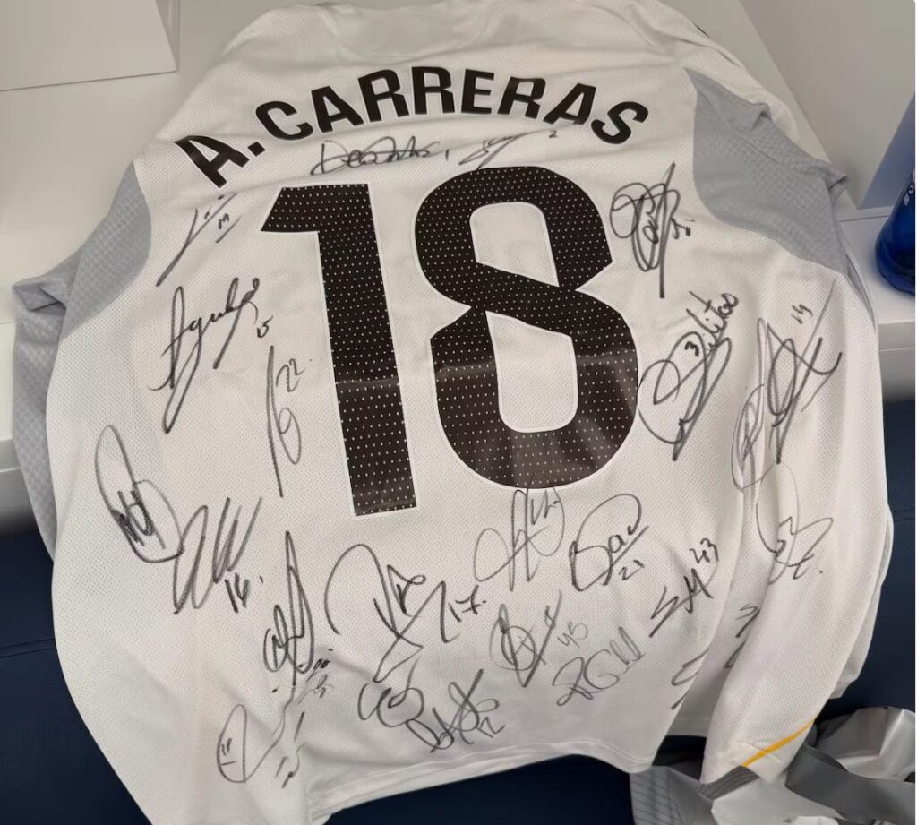 Dres Álvara Carrerase (zdroj: x.com)