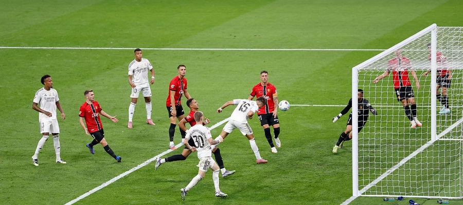 AS: Zdravý Bellingham nahradí Gülera