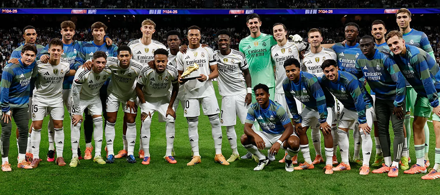 Kylian Mbappé oslavil Zlatou kopačku s fanoušky na Bernabéu