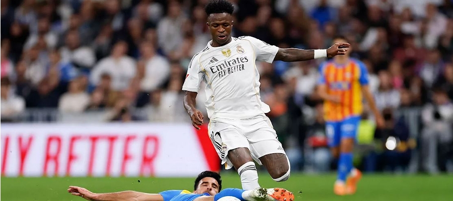 Agent hvězdy Realu Madrid spatřen v klubových kancelářích uprostřed komplikací s prodloužením smlouvy