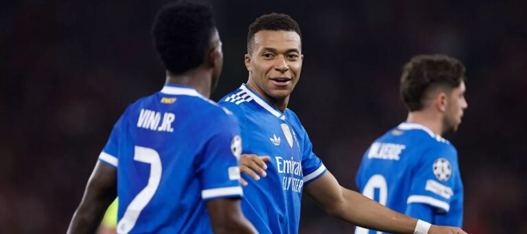 Varování od klubu, rozhovory v Marriottu a objetí Viníciuse s Xabim [VIDEO]