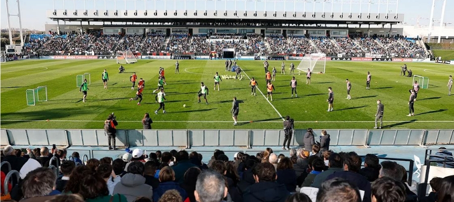 Fiesta madridismo na stadionu Alfredo Di Stéfano
