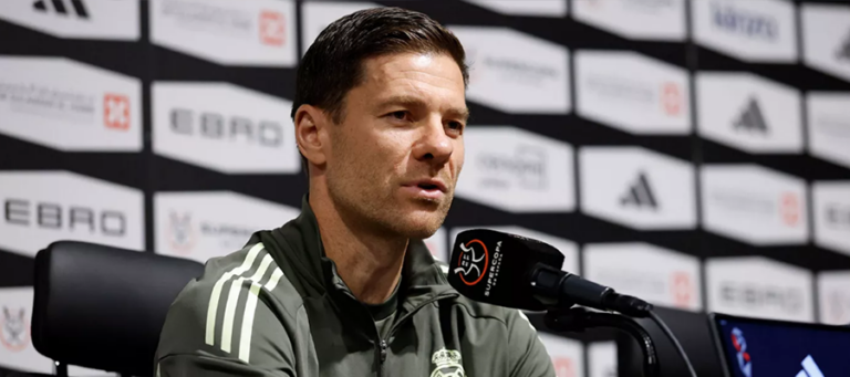 Xabi Alonso: To, co Vinimu řekl Simeone, není chování hodné sportovce