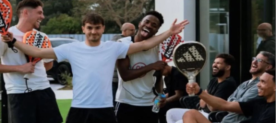 Další prosím, ať vidíme vítězný tým… Real Madrid ukazuje svou soudržnost při padelu