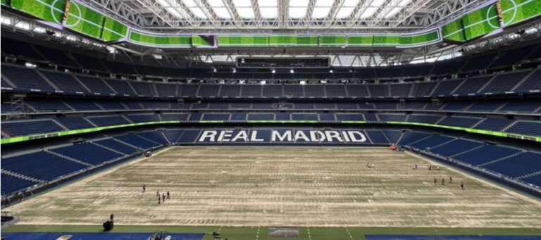 Real Madrid zahájil proces obnovy trávníku na Bernabéu (VIDEO)