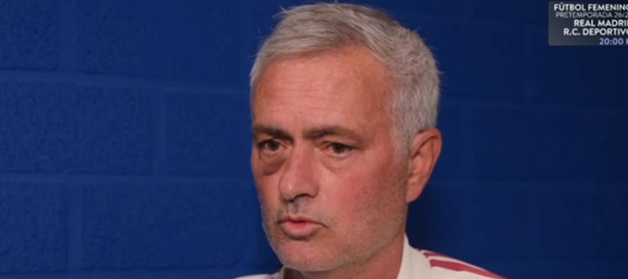 AS: Mourinho má monokl pod okem, protože dostal ránu míčem