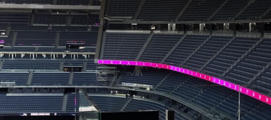 Zahájena montáž konstrukce pro nápis Bernabéu a testy druhého LED prstence