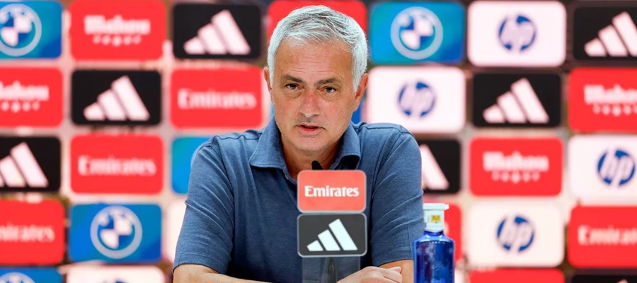 Mourinho: Nechci už vidět Bellinghama bránit téměř jako druhého levého beka, dříve jsem to vídal často