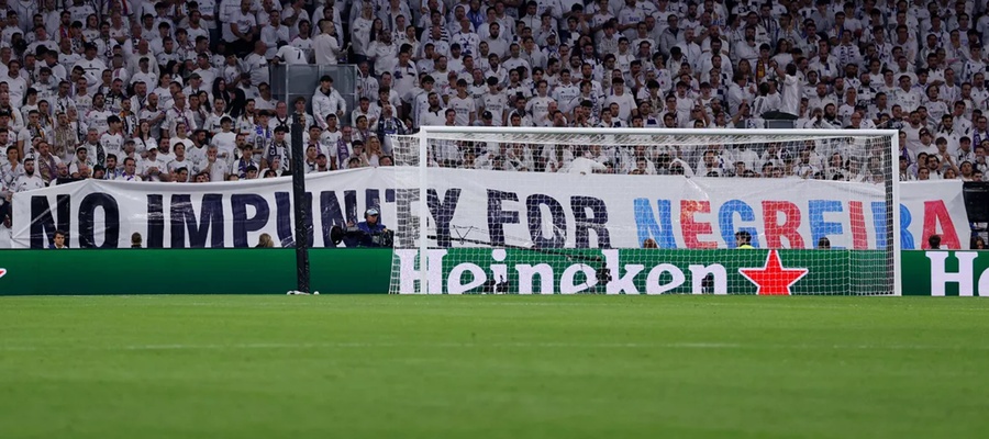 Fanoušci Realu Madrid vyvěsili transparent: „Žádná beztrestnost pro Negreiru“