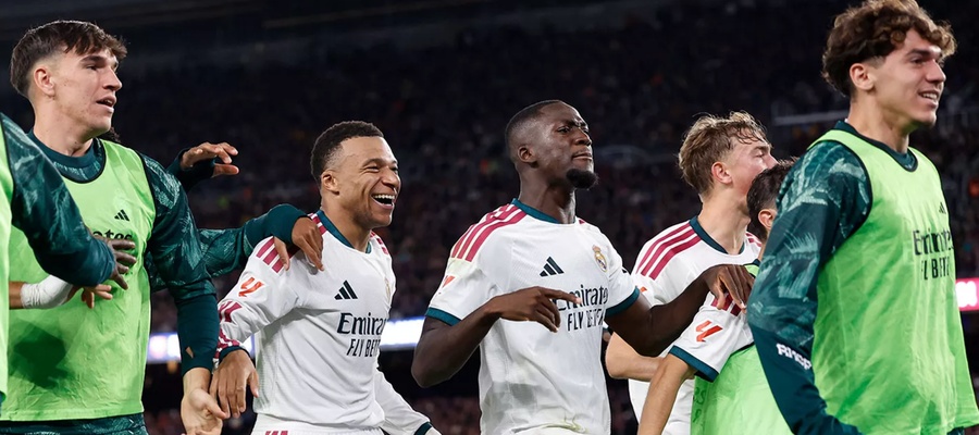 Postřehy z Barcelony: Starý Mourinho znovu nahání Camp Nou strach